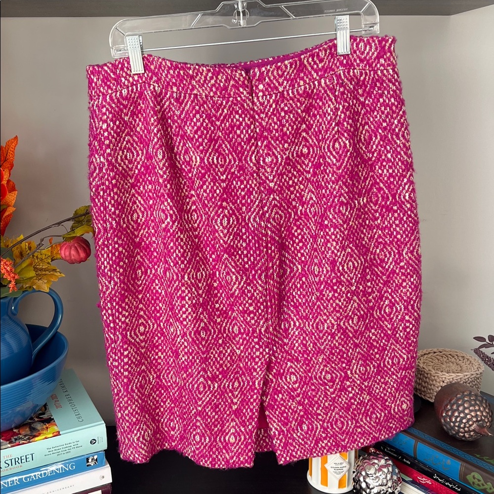 A J. Crew Pink and white Geometric tweed #2 Pencil Skirt in size 10 - Picture 3 of 10